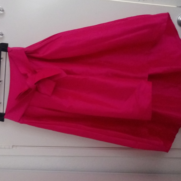 BEAUTIFUL Hot pink High/low skirt. - Picture 1 of 7